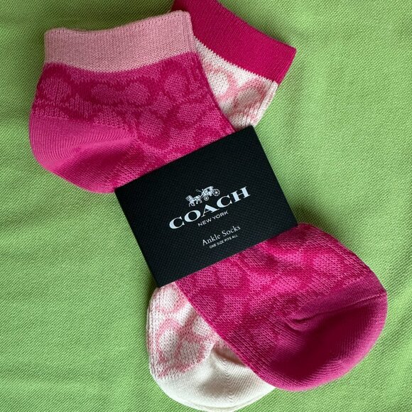 COACH SIGNATURE ANKLE LENGTH SOCKS (PAIR):NWT  PINK/CHALK C9136 - Picture 2 of 8
